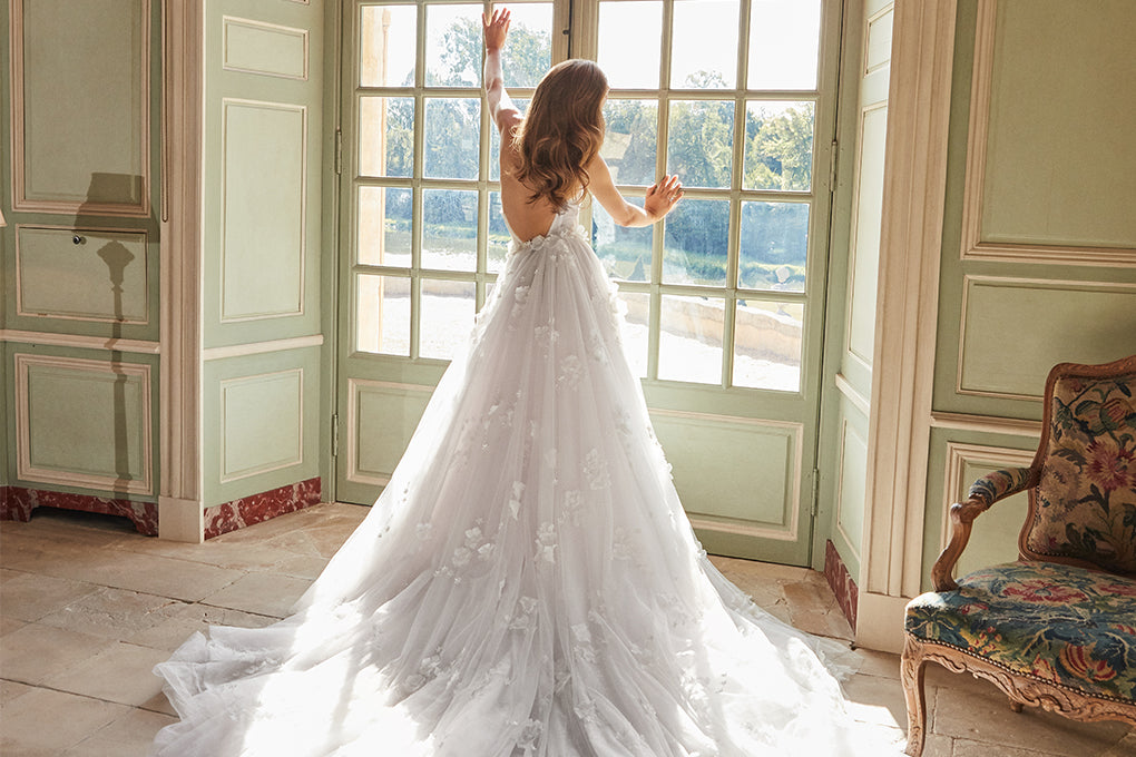 Long tail wedding gown hotsell