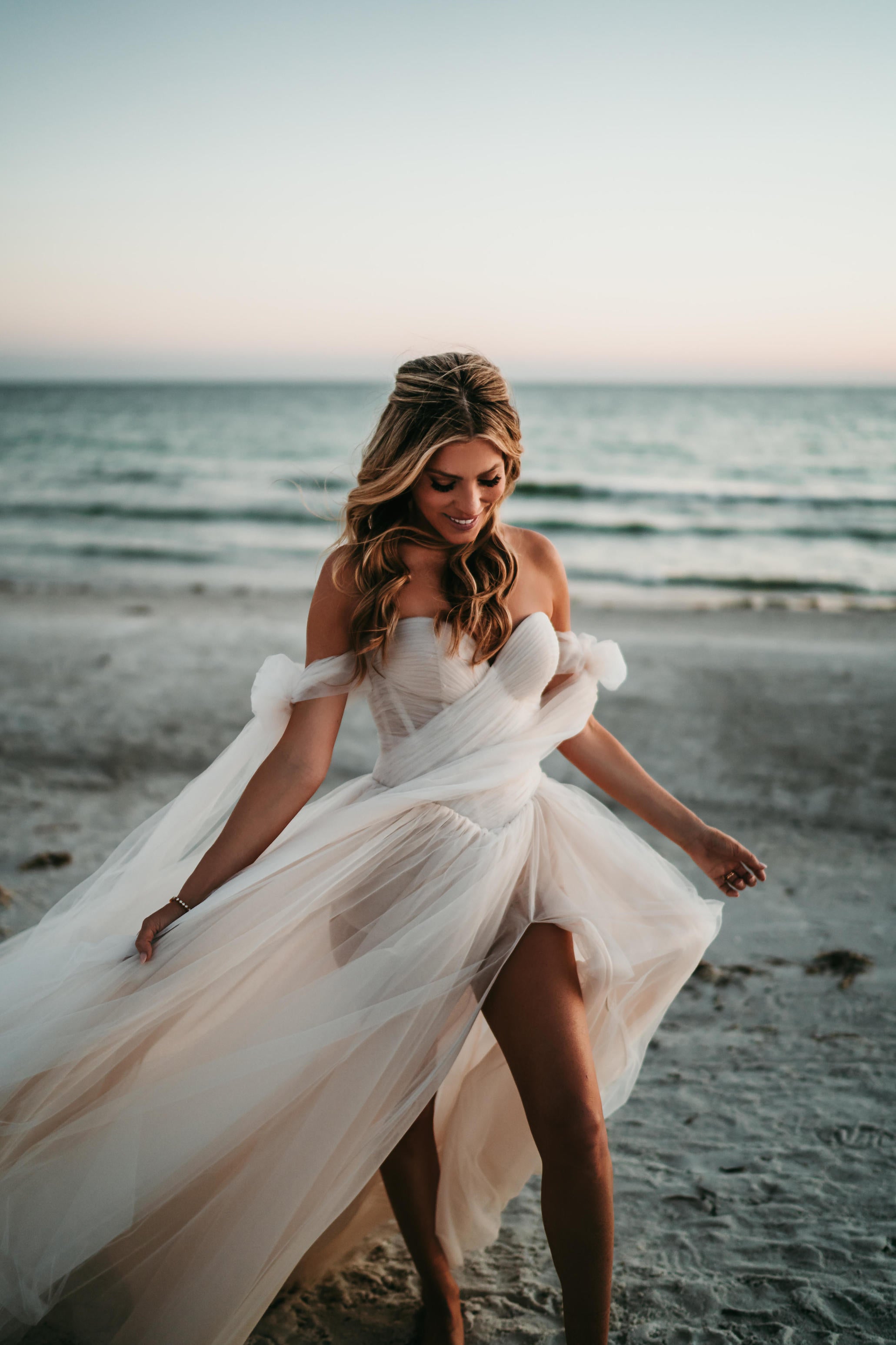 How to Dress for a Beach Wedding