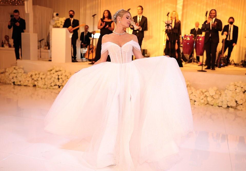 Now That's Hot - Paris Hilton Stuns Guests In Galia Lahav